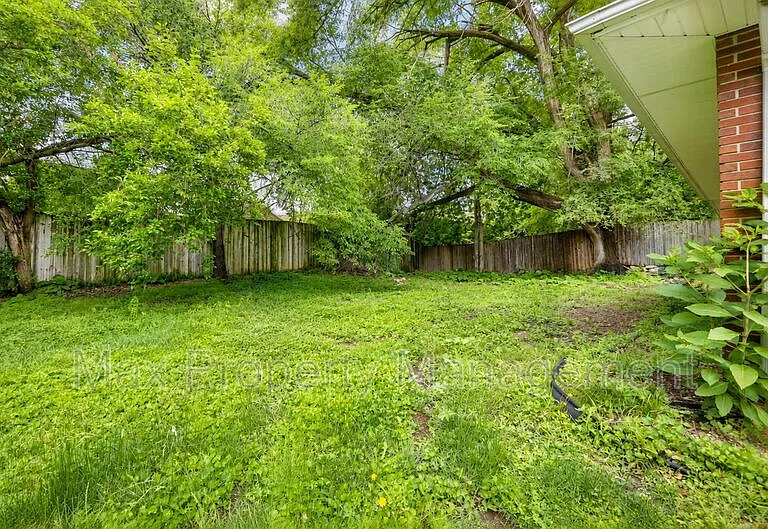 3422 SW 8th St — Photo 4