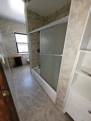 Rented by Halvatzis Realty | media 2