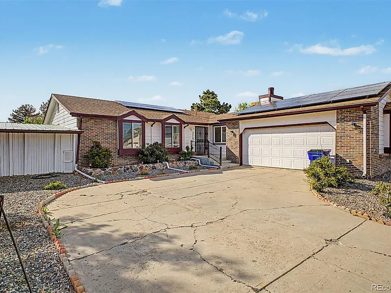 2757 S Salida St — Photo 4