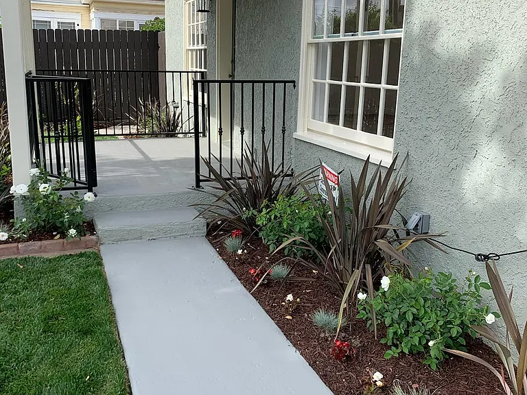 323 S Parker St — Photo 2