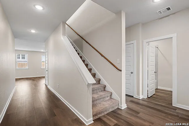 4 bed, 3.0 bath, 2570 sqft, $2,395 — Photo 2