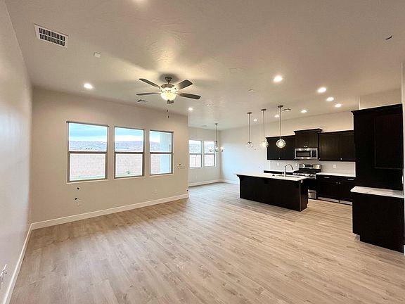 5th image of 669 Taylor Creek Dr