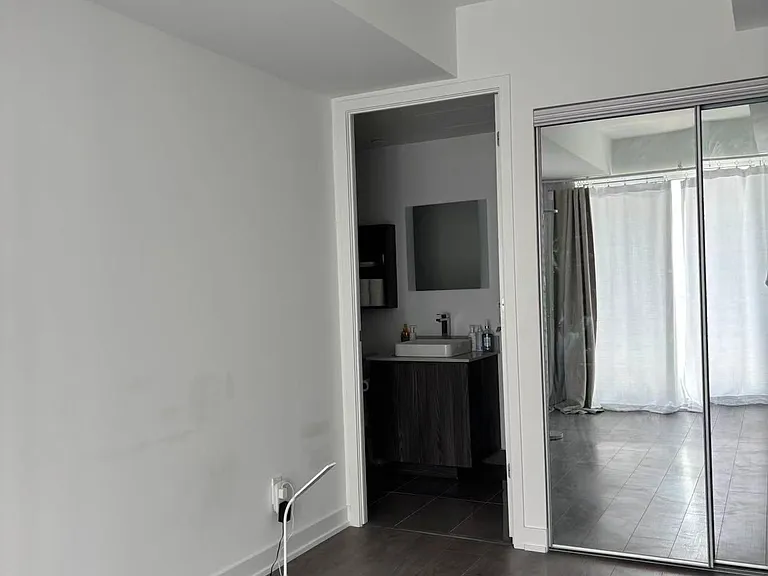 501 Yonge St #3212 — Photo 9