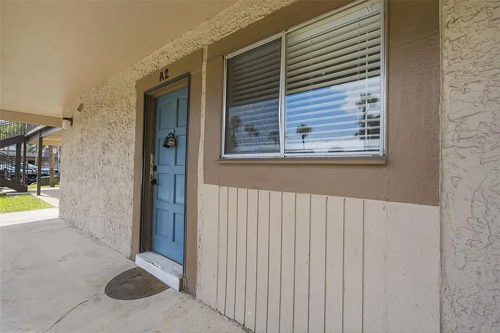 1 bed, 1.5 bath, 744 sqft, $1,345 — Photo 2