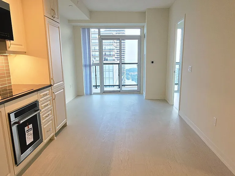 38 Annie Craig Dr #Penthouse 207 — Photo 2