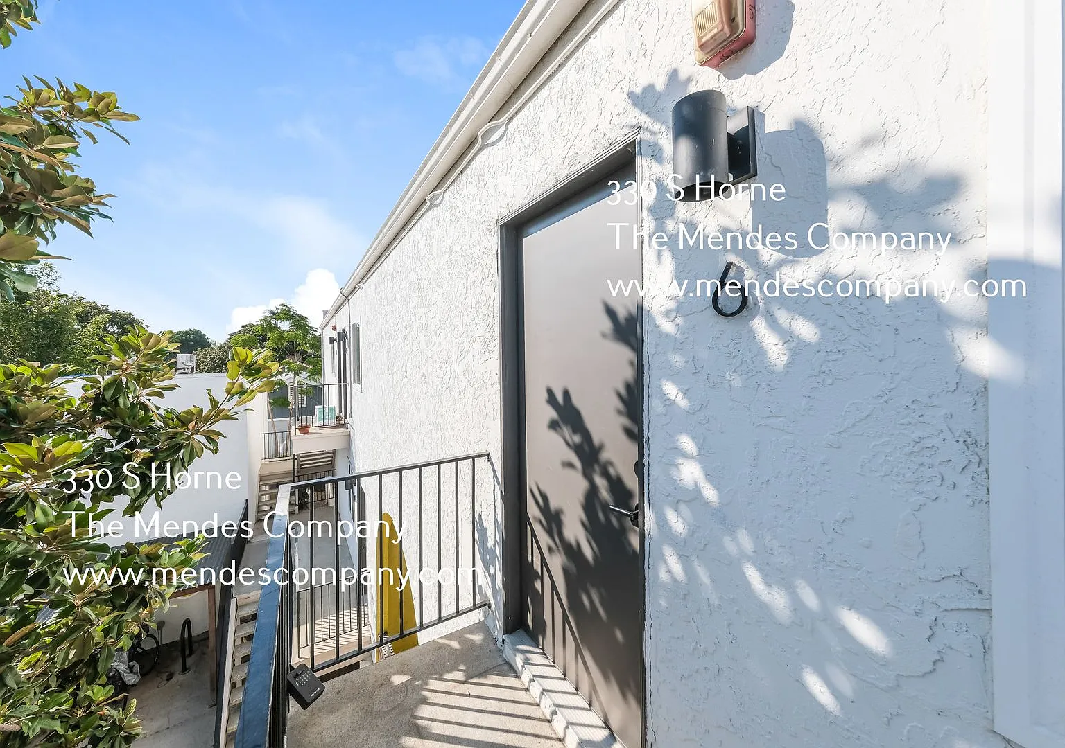 Luxury Renovated 2 bd/ 2 bth Luxury Apartment Home w/ Balcony & Ocean Views! — Photo 3