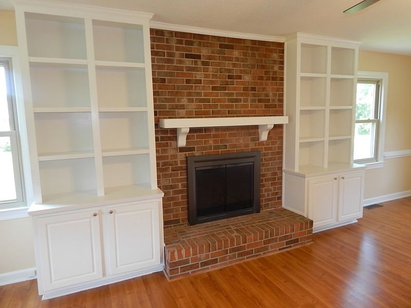 Fireplace w/Gas Logs