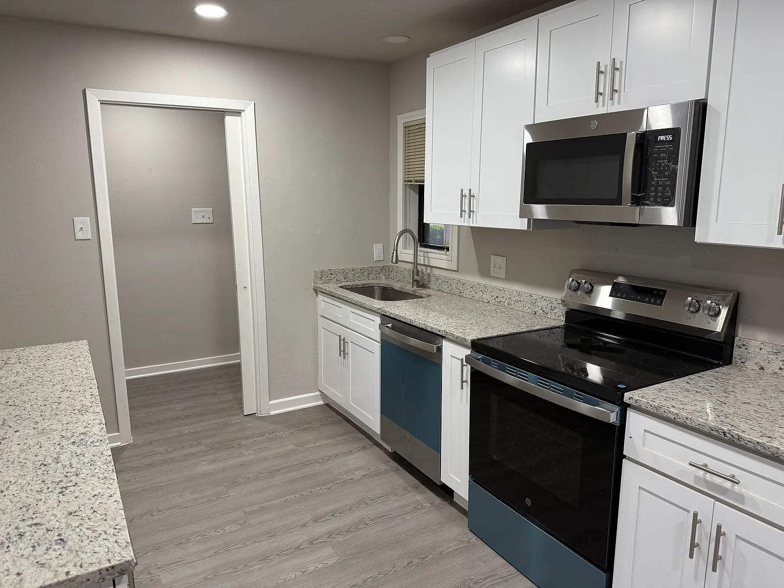 4 bed, 1765 sqft, $2,145 — Photo 2