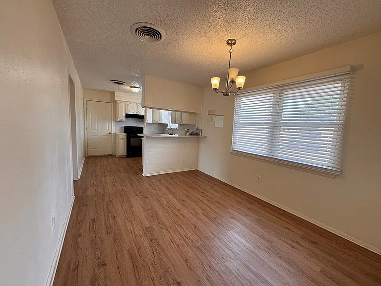 4425 Humble Ave — Photo 7