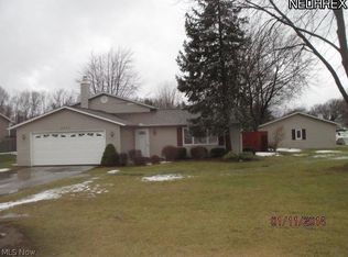 6610 Rosedale Dr, Amherst, OH 44001