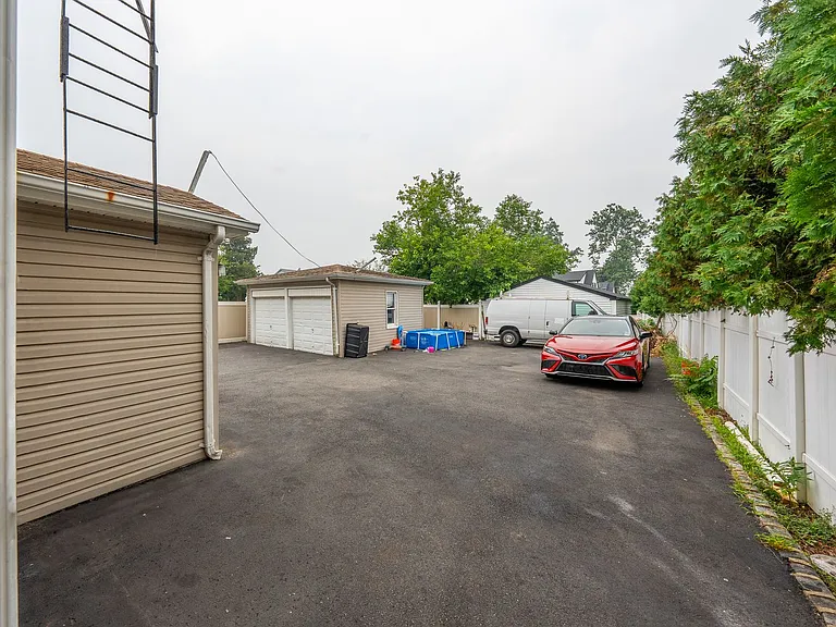 2768 Vauxhall Rd — Photo 21