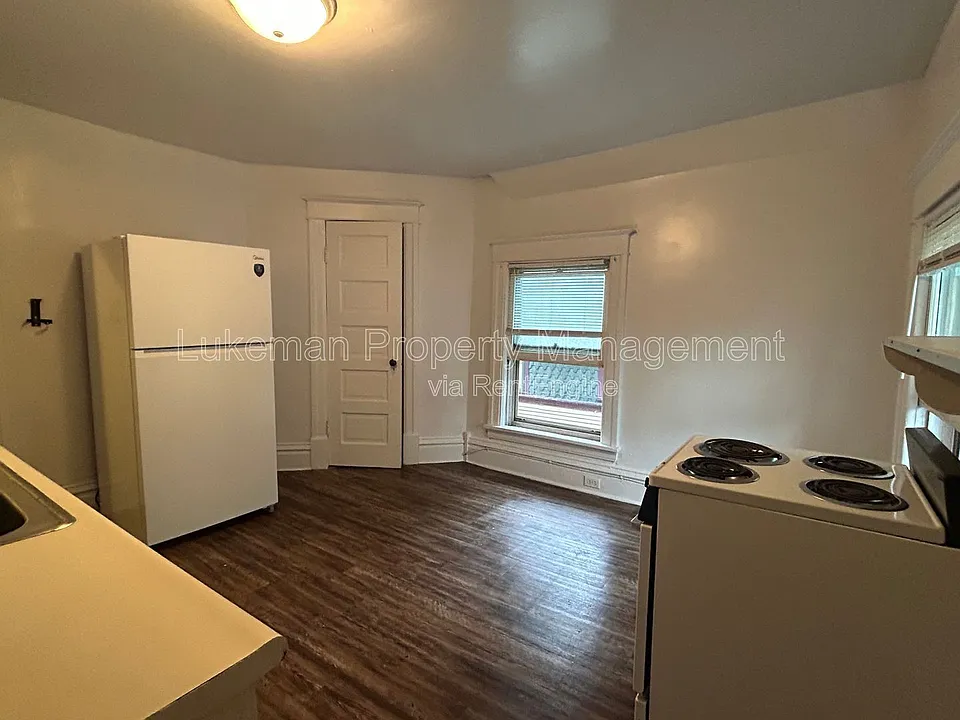 420 Pearl St #4