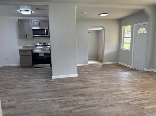 1121 N 50th Ave, Pensacola, FL 32506