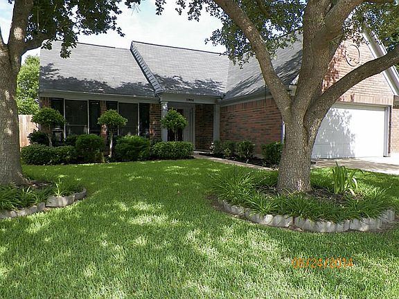2nd image of 3908 Greenwood Dr