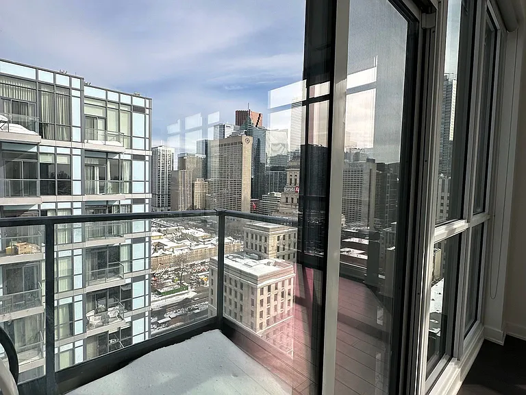 210 Simcoe St #2402 — Photo 13