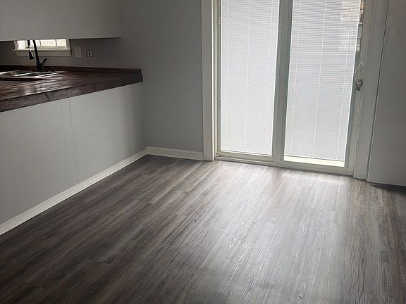 3rd image of 1029 Hungerford St