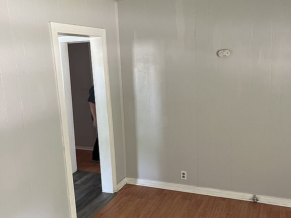 5th image of 213 Wade St