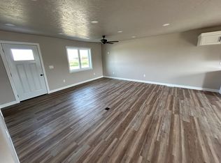 953 15th St NE, Sioux Center, IA 51250