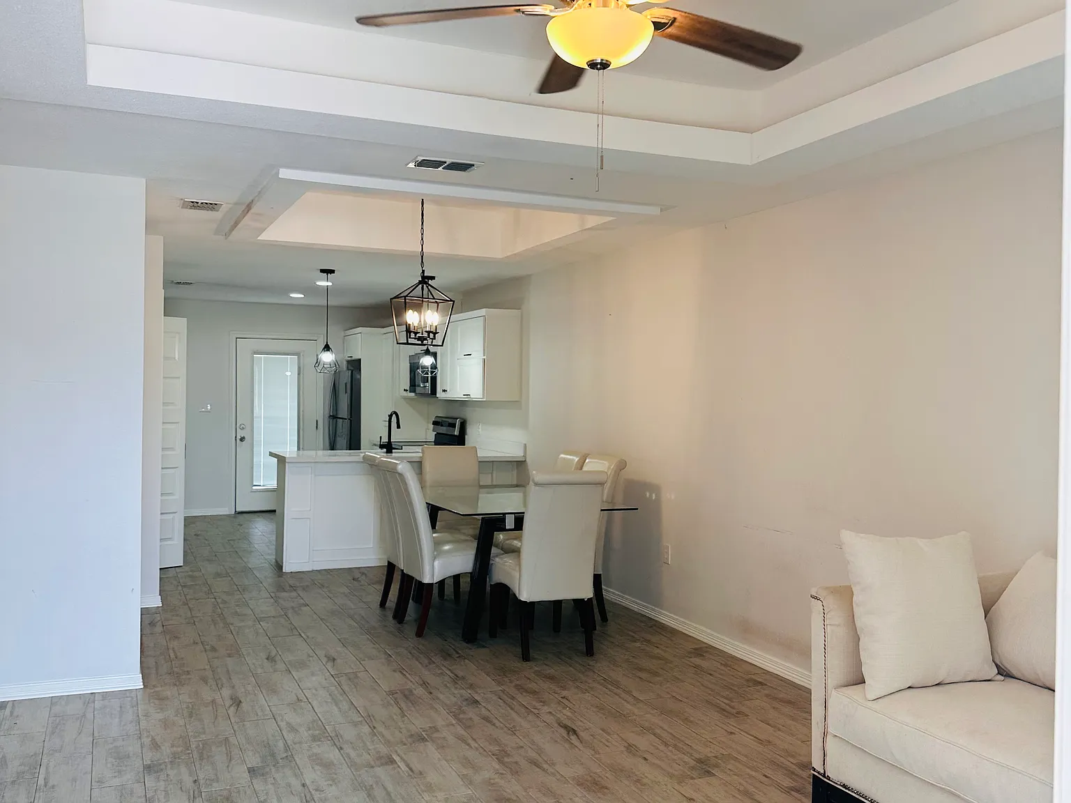 3 bed, $1,900 — Photo 1