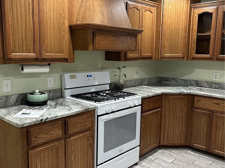 715 S Verne St — Photo 4