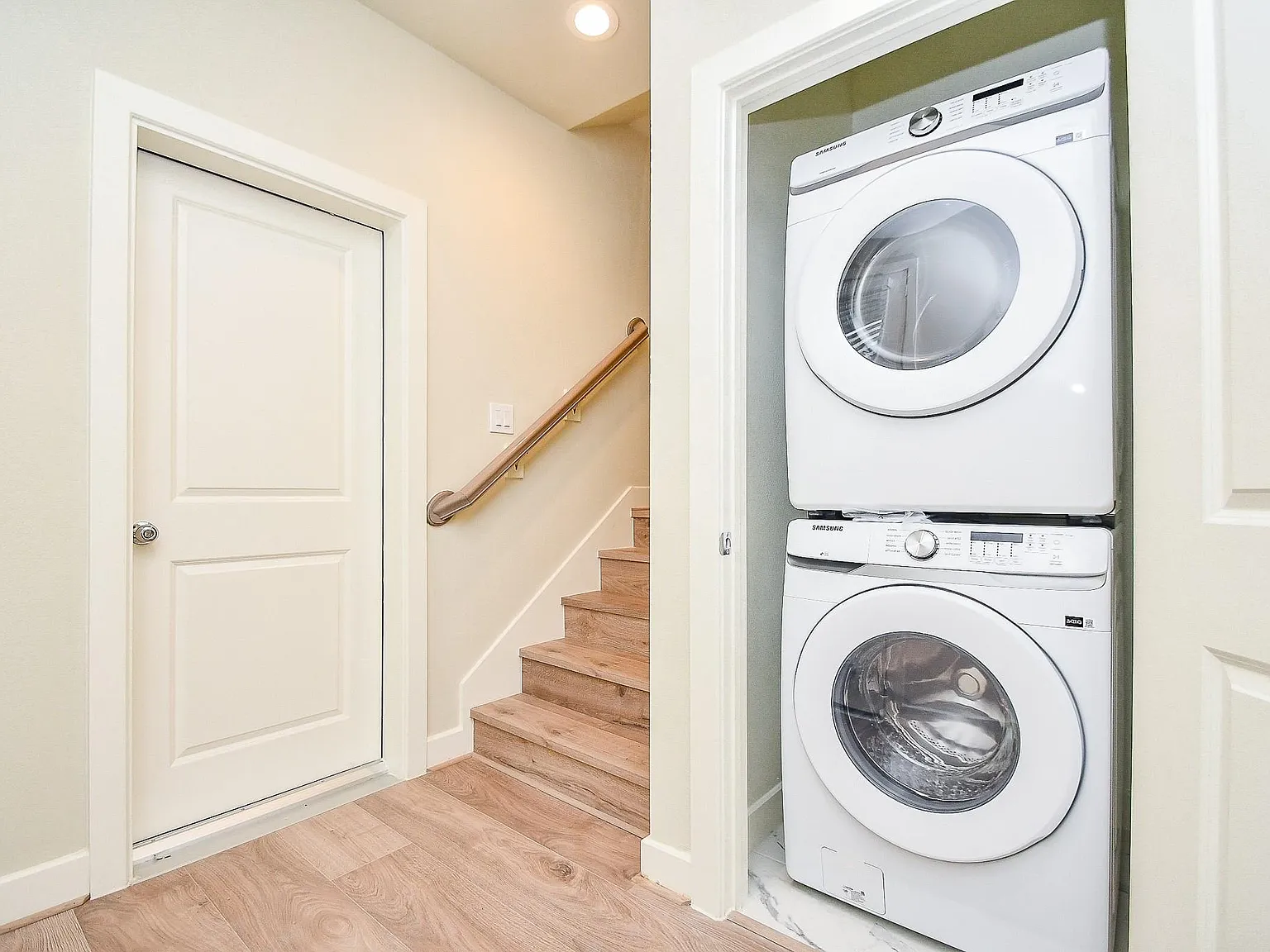3 bed, 2.5 bath, 1574 sqft, $2,100 — Photo 4
