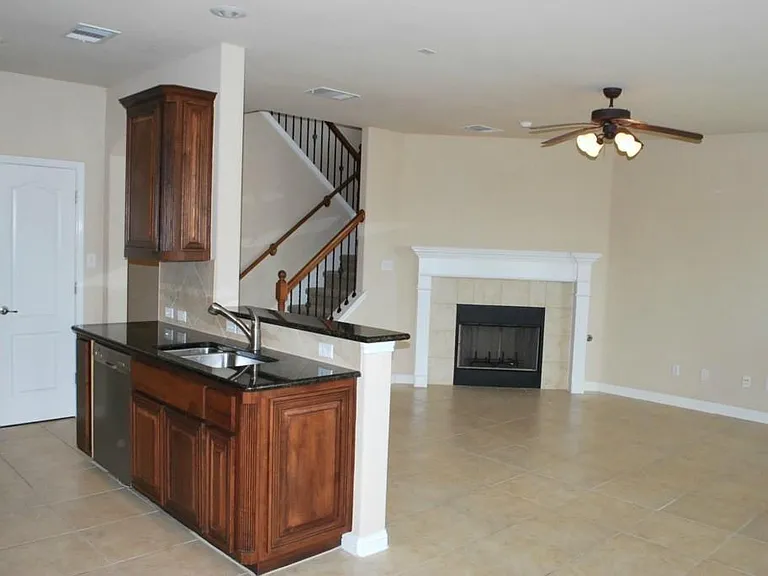 1002 Sedalia St — Photo 7