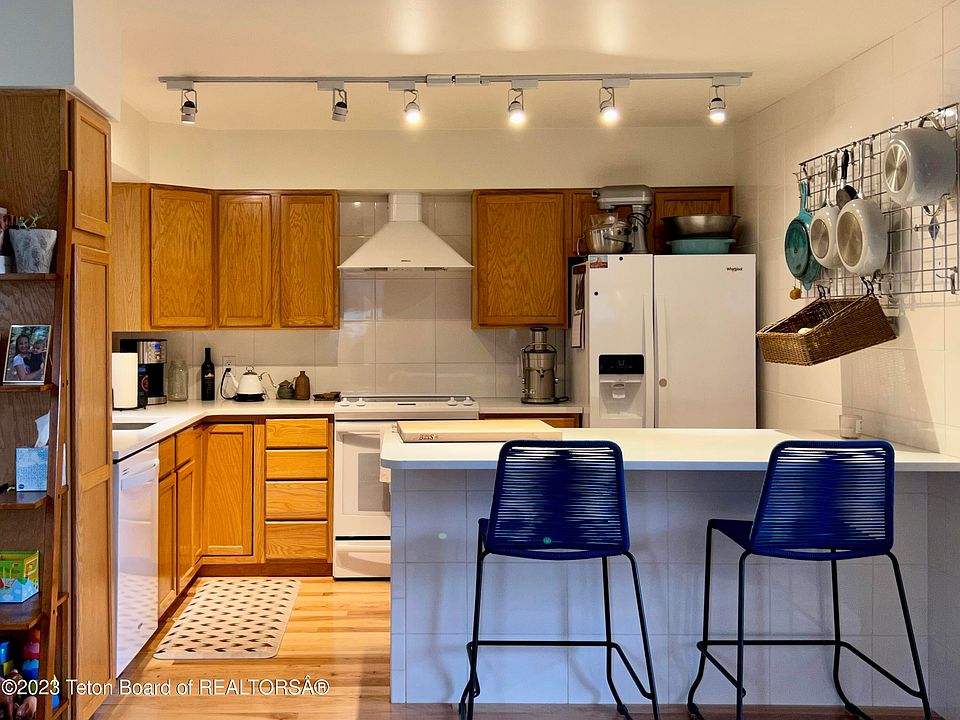 1st image of 209 W Snow King Ave