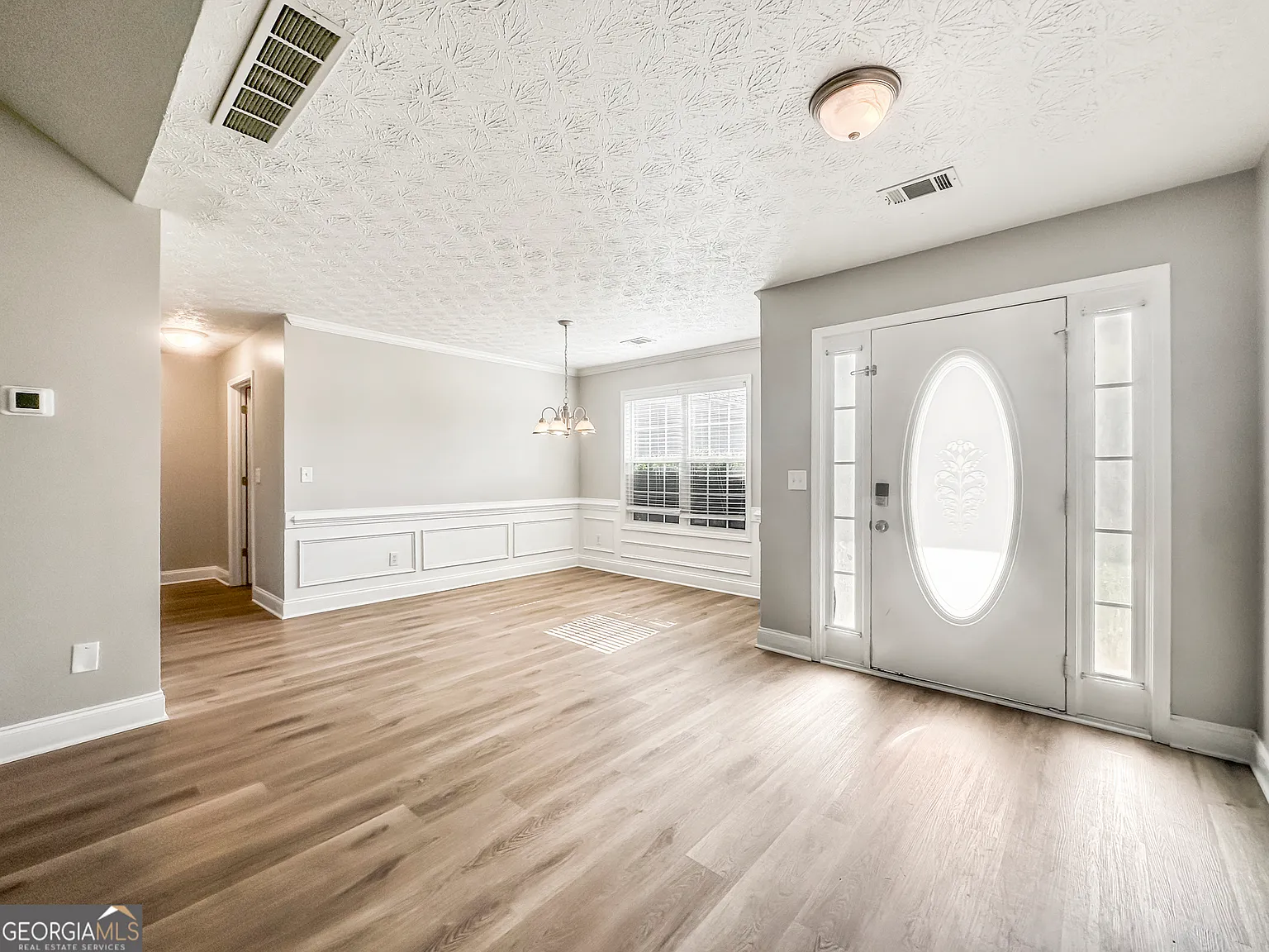 3 bed, 2.0 bath, 3112 sqft, $1,925 — Photo 4