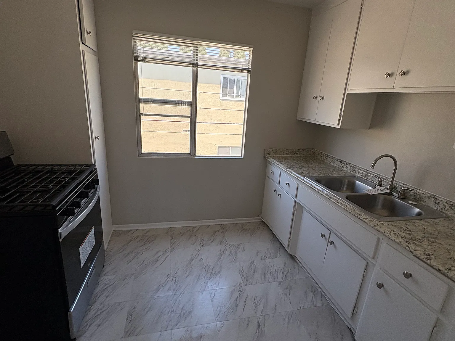 1 bed, 700 sqft, $1,800 — Photo 4