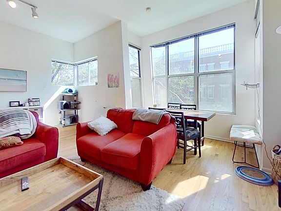 2nd image of 2755 N Lincoln Ave #3