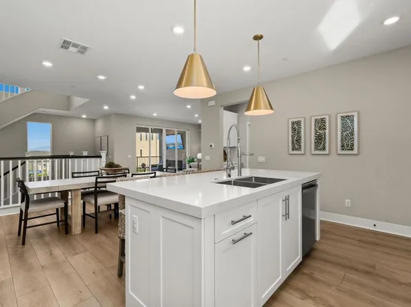 15431 Van Lodensteyn Way, San Diego, CA 92127
