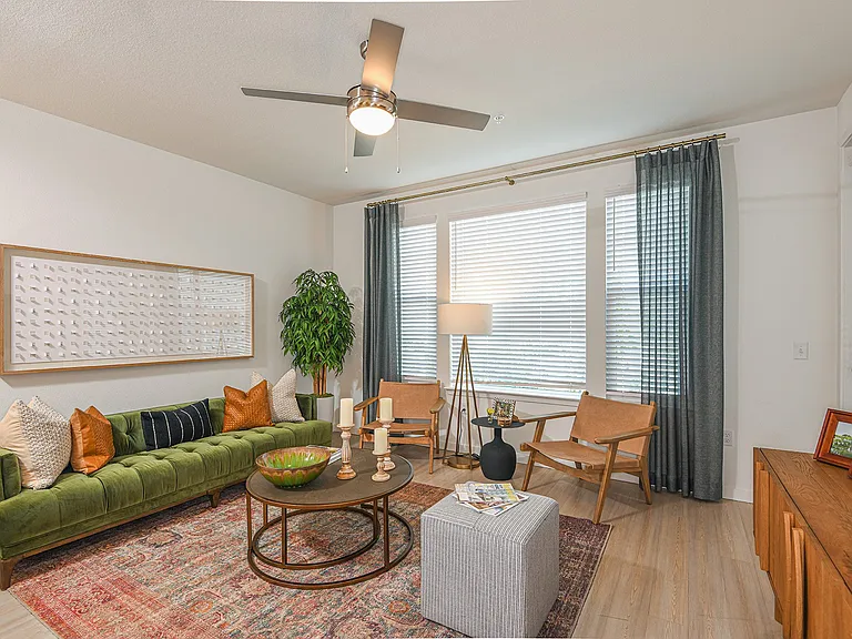 The Easton Riverview Apartments — Photo 20
