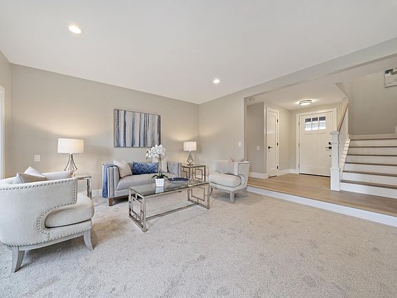 5th image of 1065 Sherman Oaks Dr