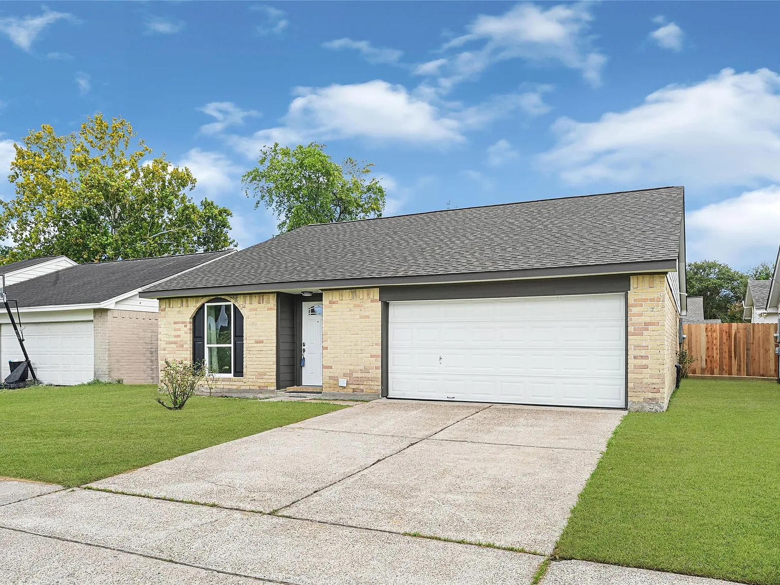3 bed, 2.0 bath, 1269 sqft, $1,895 — Photo 3