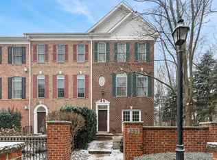 237 Box Car Ave, Naperville, IL 60540