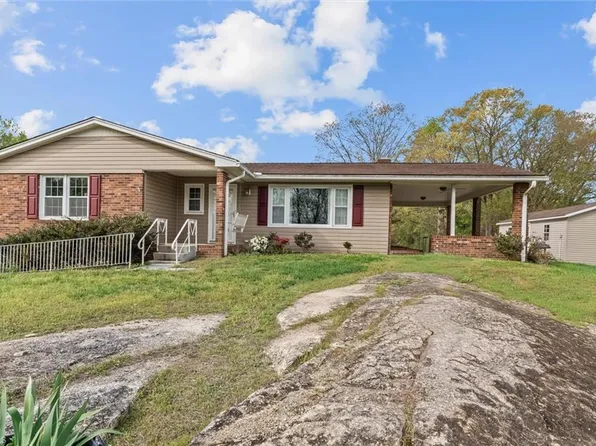 1512 Pittman St, Mount Airy, NC 27030