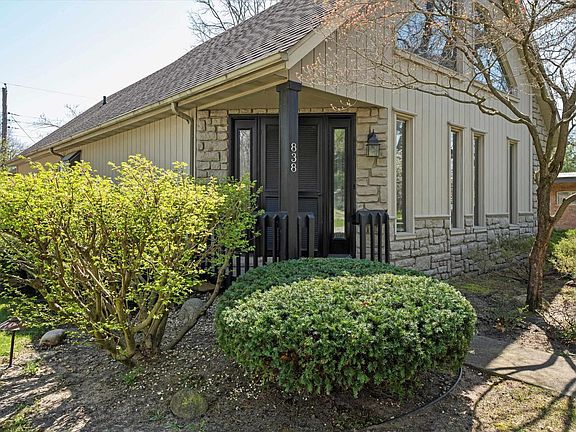 2nd image of 838 Cavanaugh Dr