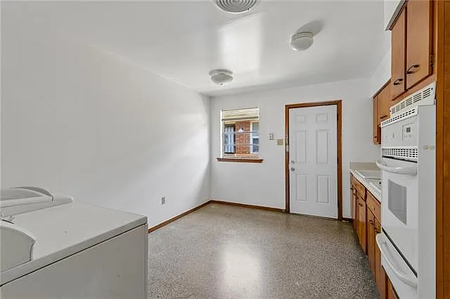 1313 Flanders St — Photo 5