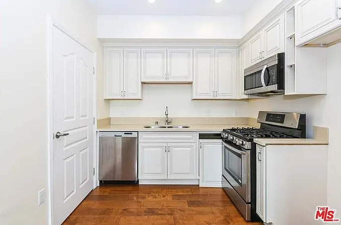 155 S Oxford Ave #203 — Photo 6