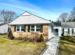 42 Freemont Lane, Coram, NY 11727