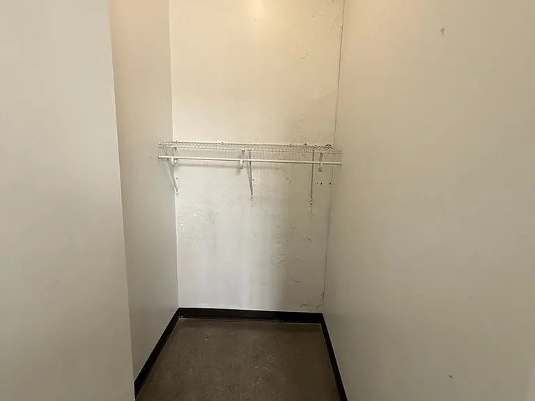 521 W 2nd Street - Leijona — Photo 64