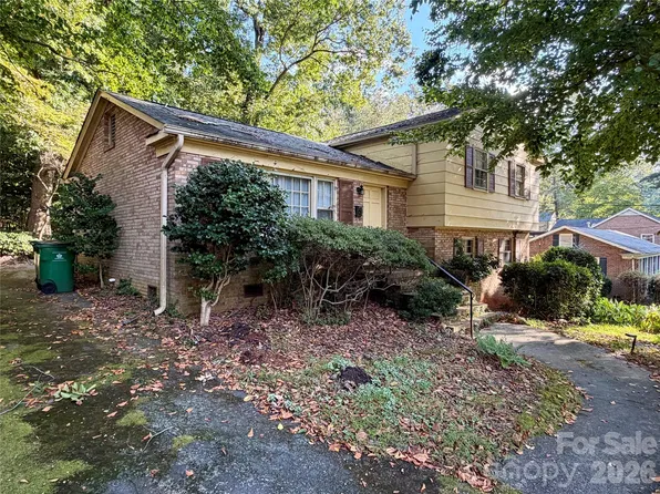 6207 Colchester Pl, Charlotte, NC 28210