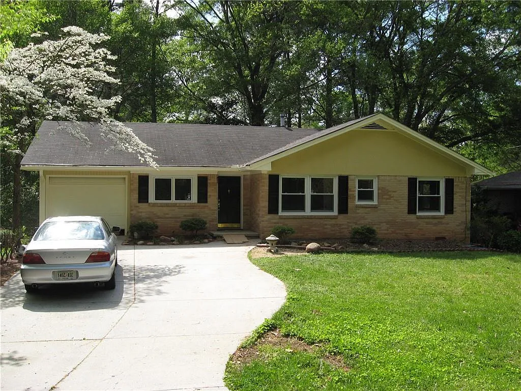 538 N Superior Ave — Photo 3