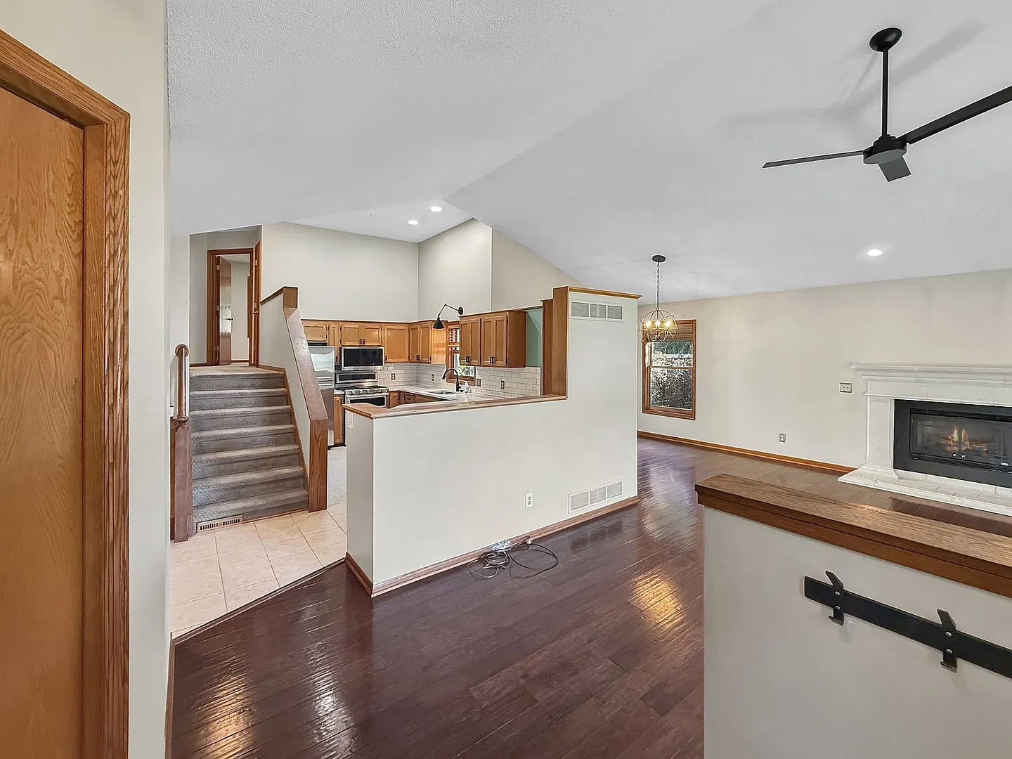 4 bed, 3.0 bath, 2156 sqft, $2,995 — Photo 4