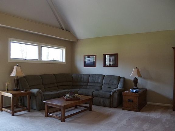 3rd image of 3398 Beaumont Ave