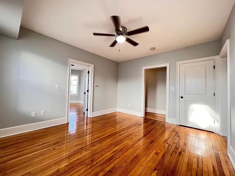 12 Winfield St #3R — Photo 2