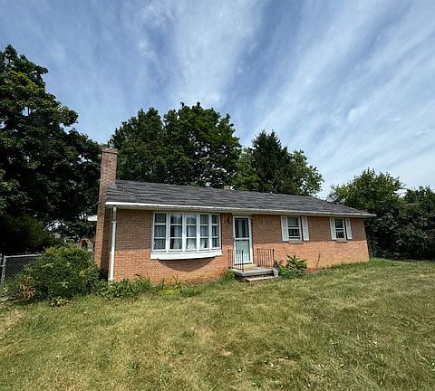 2nd image of 105 Maloy Dr