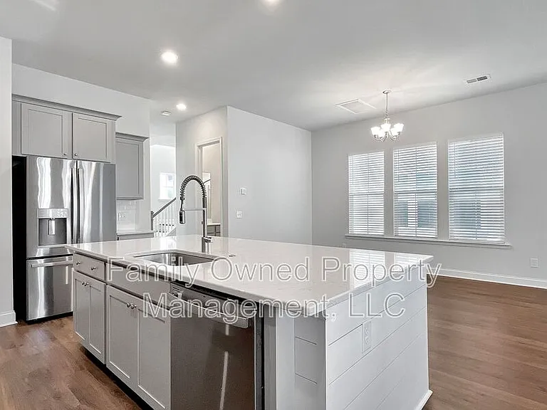 420 W Respite Ln — Photo 11