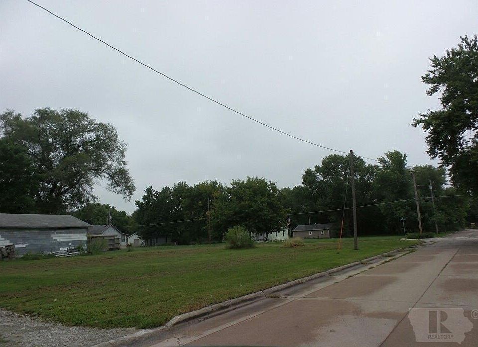 2nd image of 400 3rd Ave
