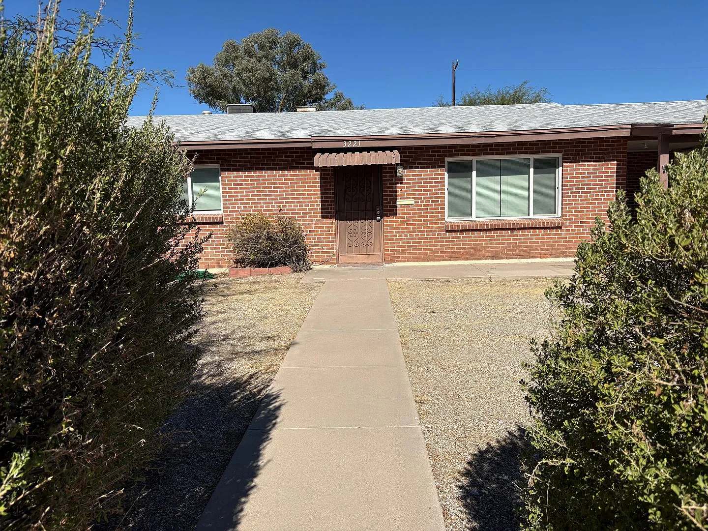 3-bedroom, 2-bathroom home with large backyard — Photo 2